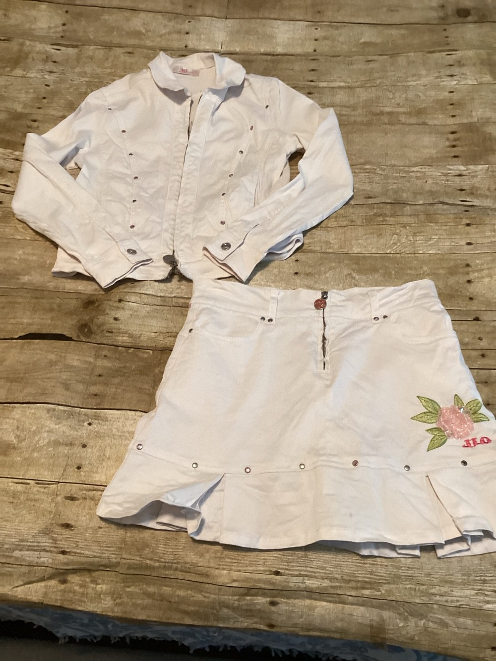 Jennifer Lopez White Girls Two-Piece Jacket & Skirt Set with Pink Floral